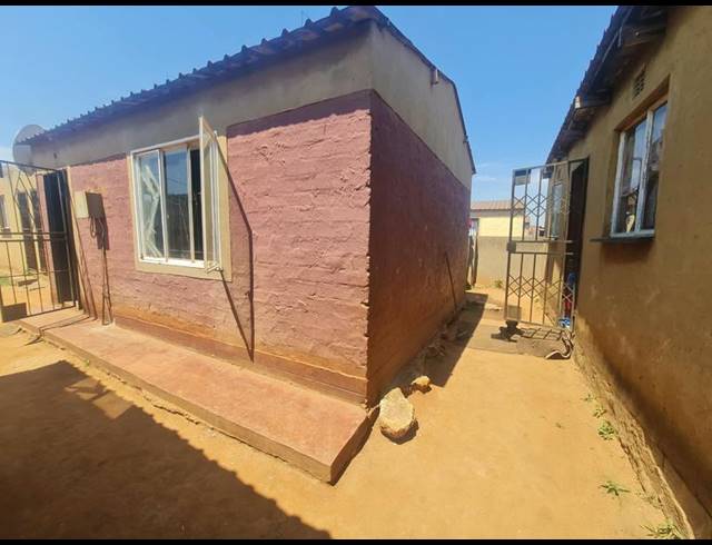 1 BEDROOM HOUSE FOR SALE IN PHUMULA